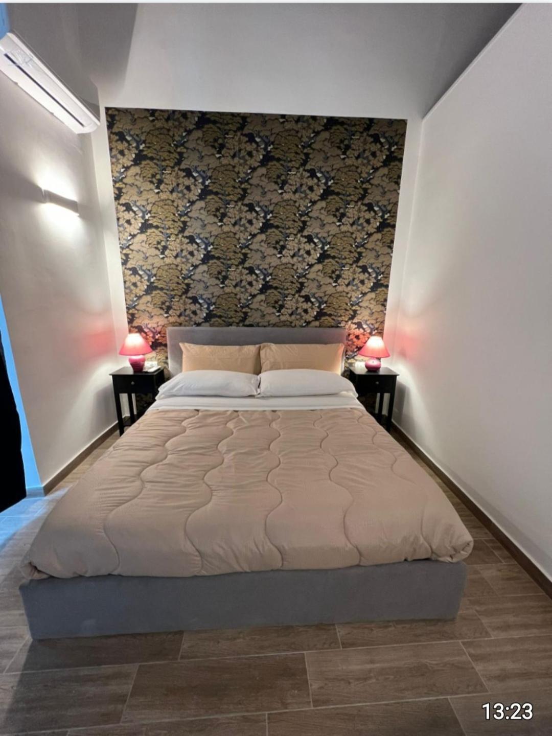 Tribunali Platamon Neapel Zimmer foto